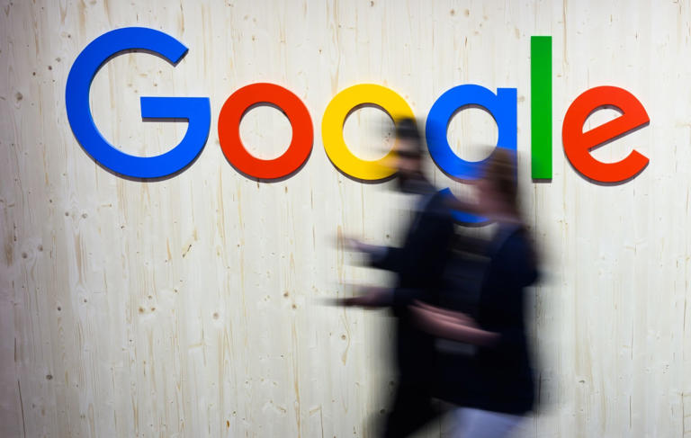 Google goes after Apple's iPhone with AI smartphones